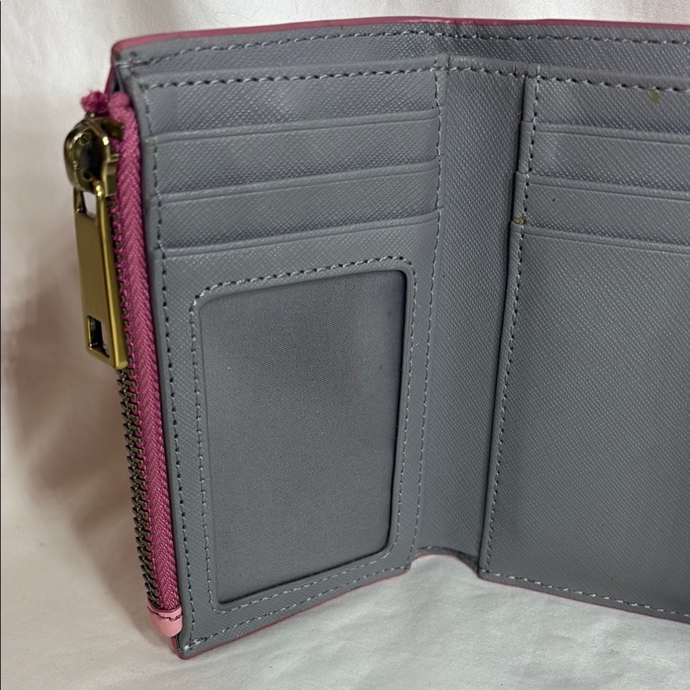 Fossil Trifold Pink Wallet with Ribbed Texture and Flap Closure - Picture 6 of 13